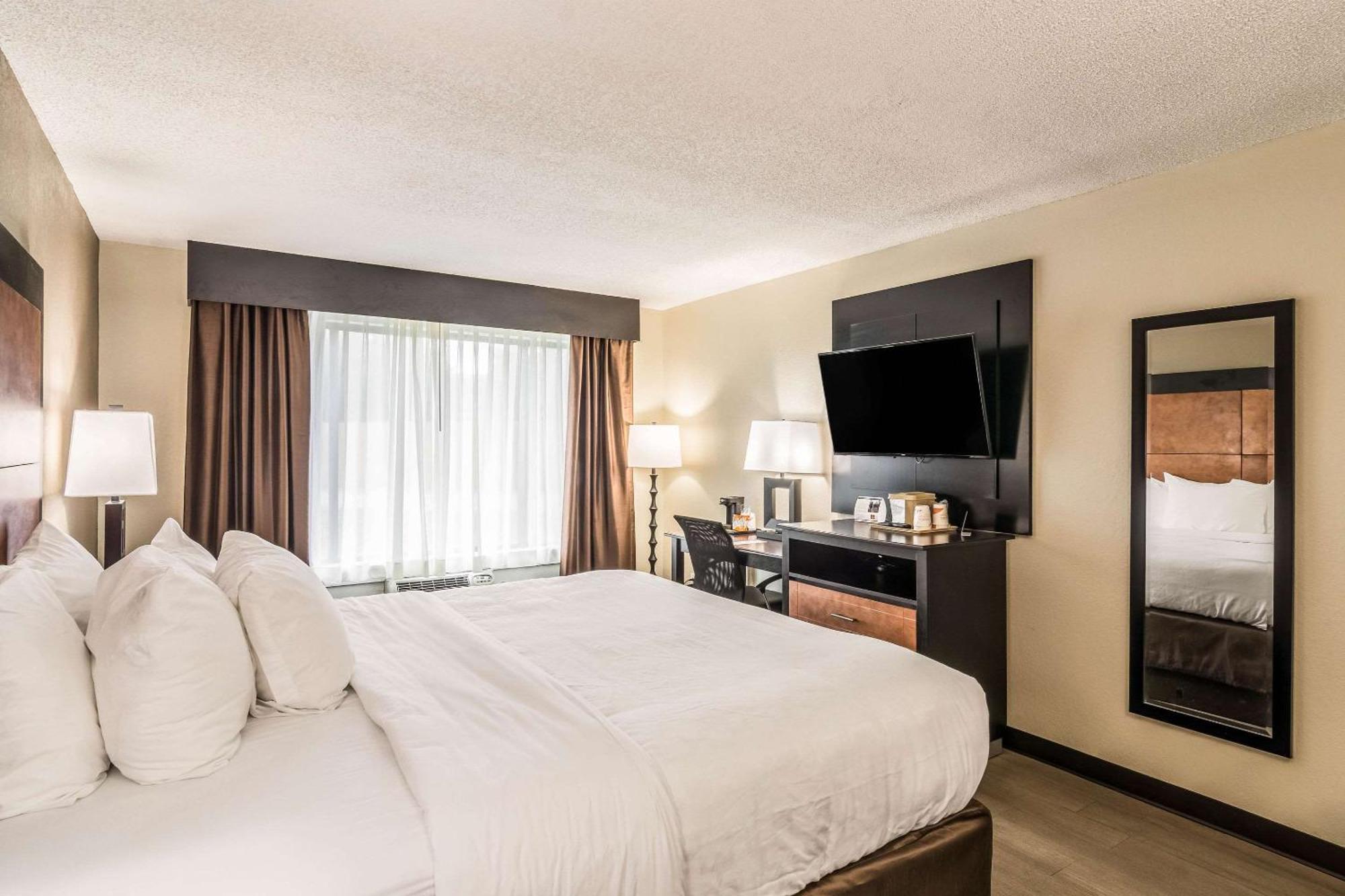 Quality Inn Pensacola Bagian luar foto